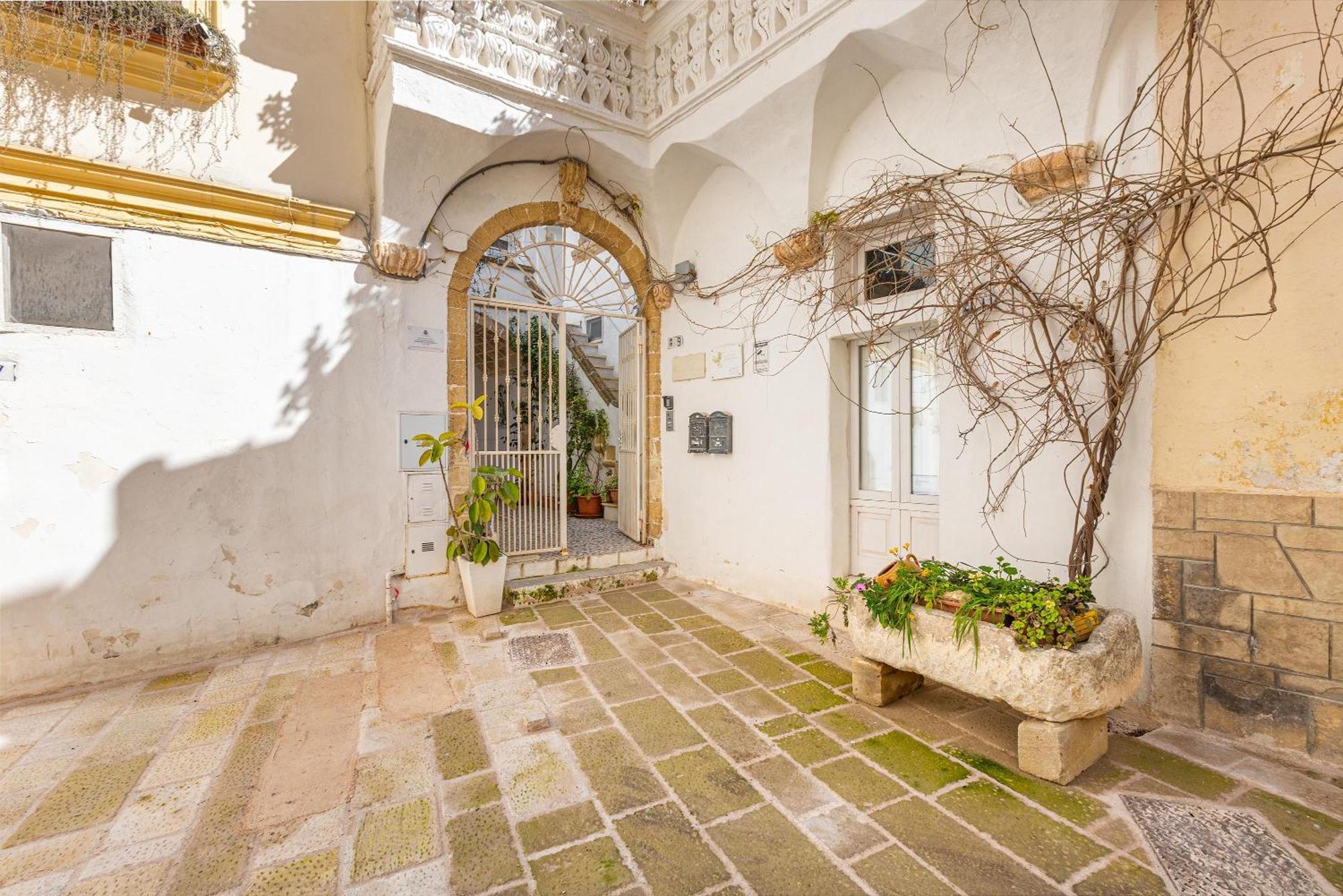 Clara Domus Bed & Breakfast Gallipoli Exterior photo